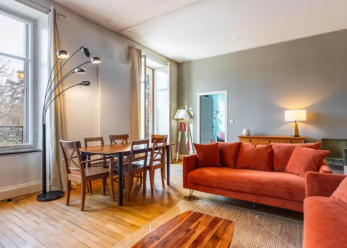 Le Chic D\'Adam - A Cote Du Parc De La Pepiniere